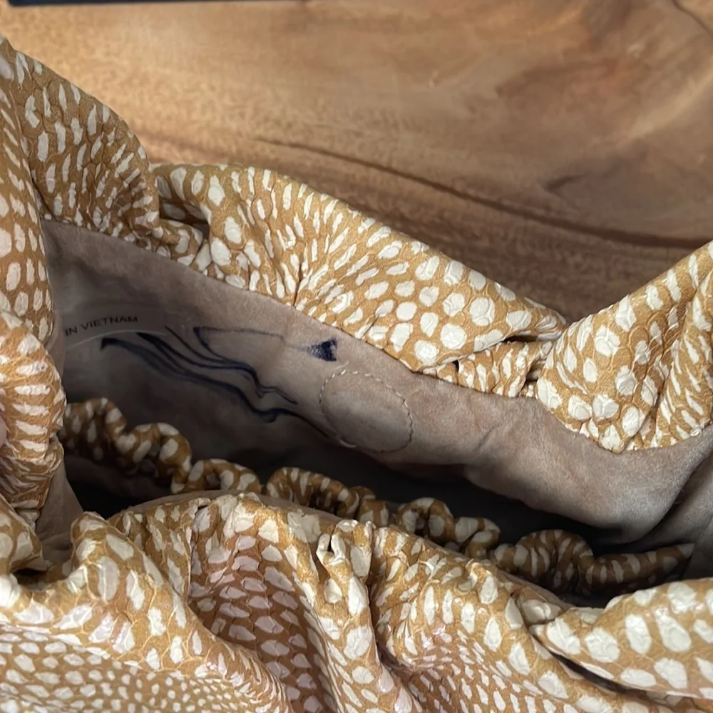 STAUD Felix bag in Fawn interior flaw - Picture 3 of 4
